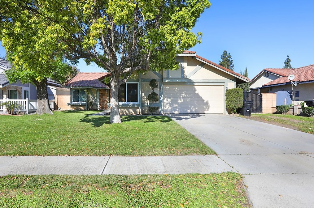 7420 Grace St, Fontana CA  92336-2379 exterior