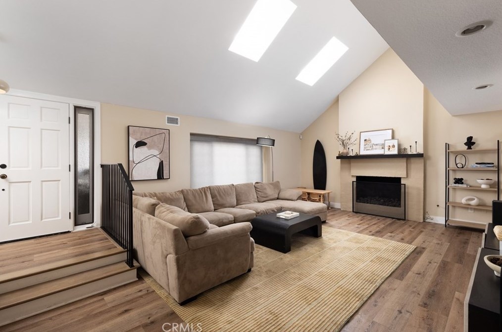 17142 Englewood Cir, Huntington Beach CA  92647-5502 exterior