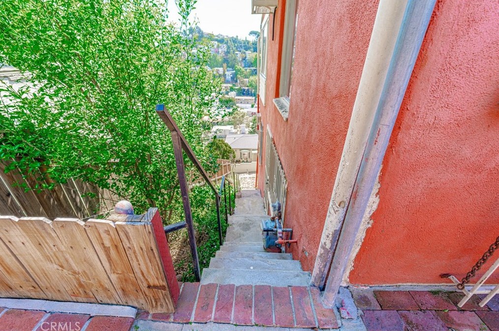 1774 Rotary Dr, Los Angeles CA  90026-1218 exterior