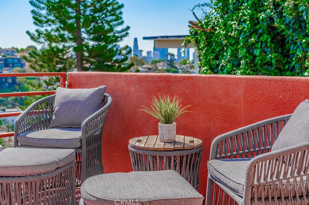 1774 Rotary Dr, Los Angeles CA  90026-1218 exterior