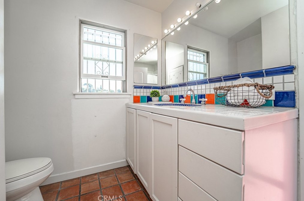 1774 Rotary Dr, Los Angeles CA  90026-1218 exterior