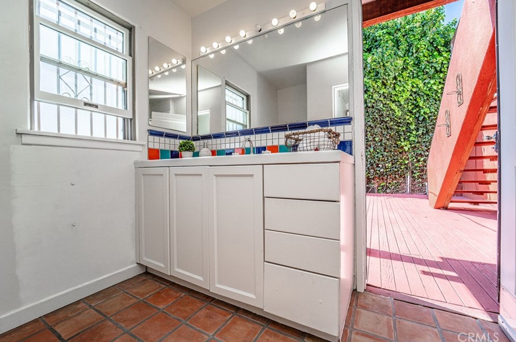 1774 Rotary Dr, Los Angeles CA  90026-1218 exterior