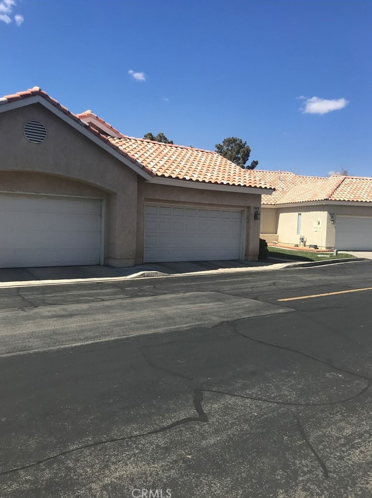 11660 Oak St, Apple Valley CA  92308-4951 exterior