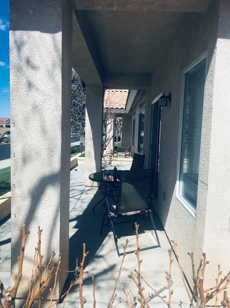 11660 Oak St, Apple Valley CA  92308-4951 exterior