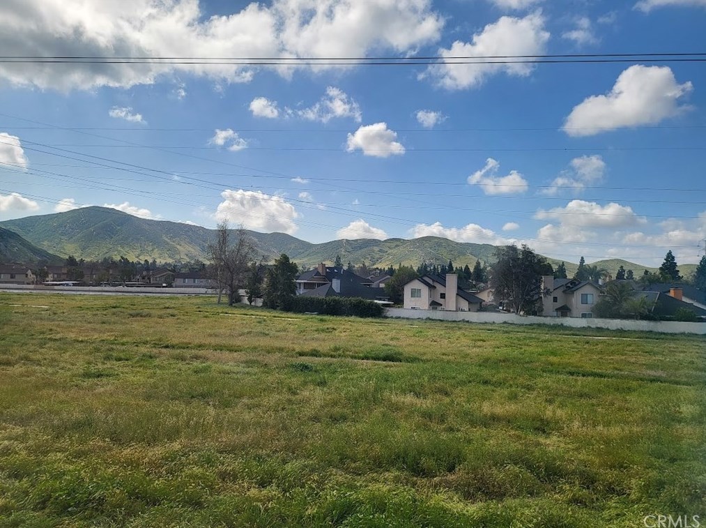 14515 Woodland Dr, Fontana CA  92337-1208 exterior