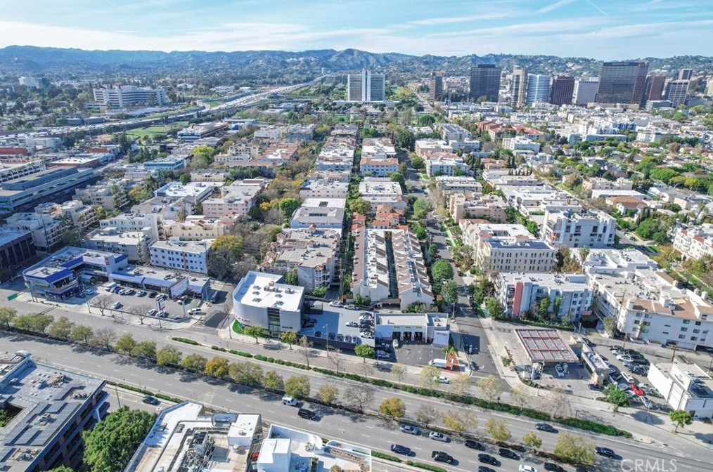 1655 Greenfield Ave, Los Angeles CA  90025-3549 exterior