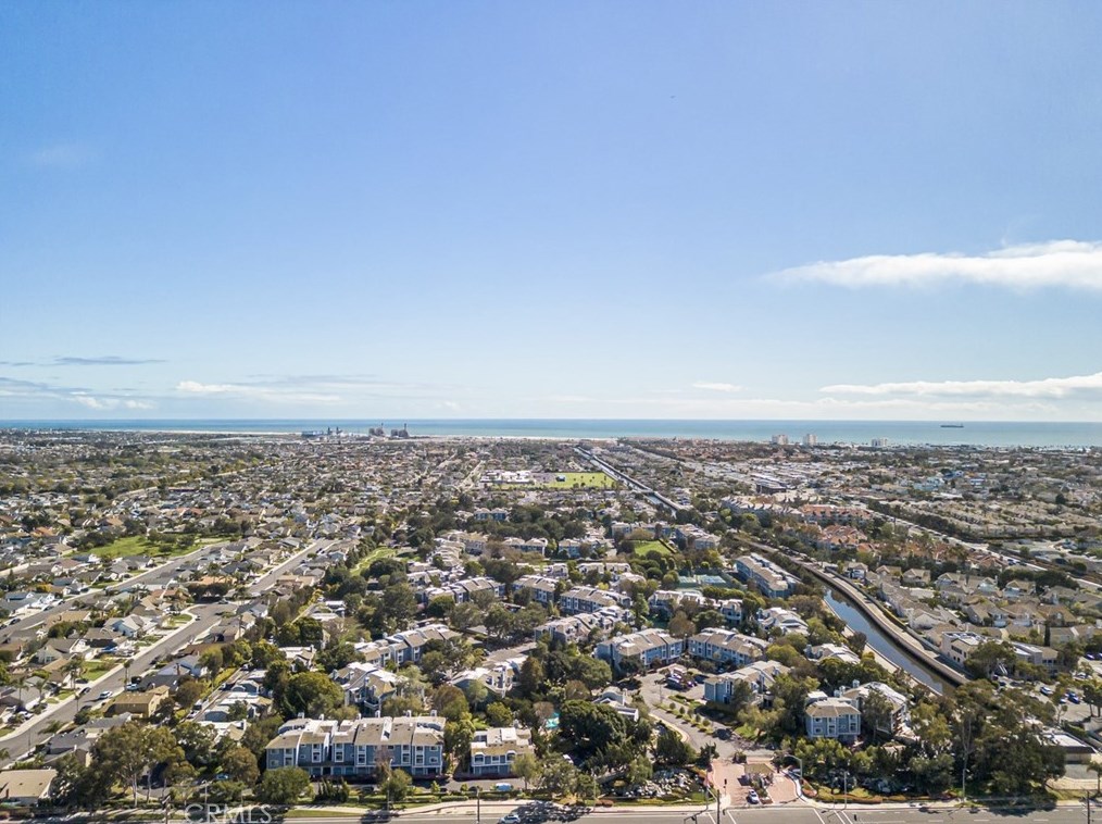 8206 Bridgepoint Dr, Huntington Beach CA  92646-4480 exterior