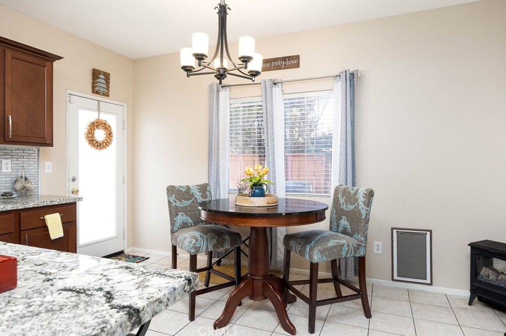 39689 Chambray Dr, Murrieta CA  92563-4075 exterior