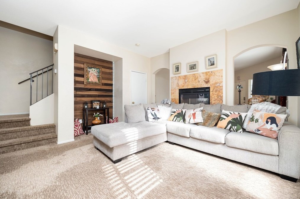 39689 Chambray Dr, Murrieta CA  92563-4075 exterior