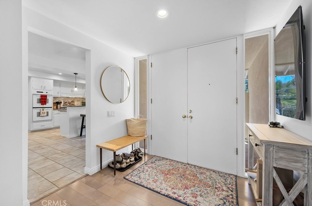 1102 Hendrix Ave, Thousand Oaks CA  91360-3647 exterior