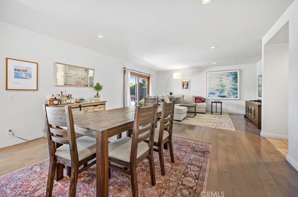 1102 Hendrix Ave, Thousand Oaks CA  91360-3647 exterior