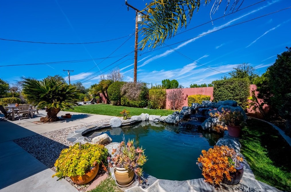 1102 Hendrix Ave, Thousand Oaks CA  91360-3647 exterior