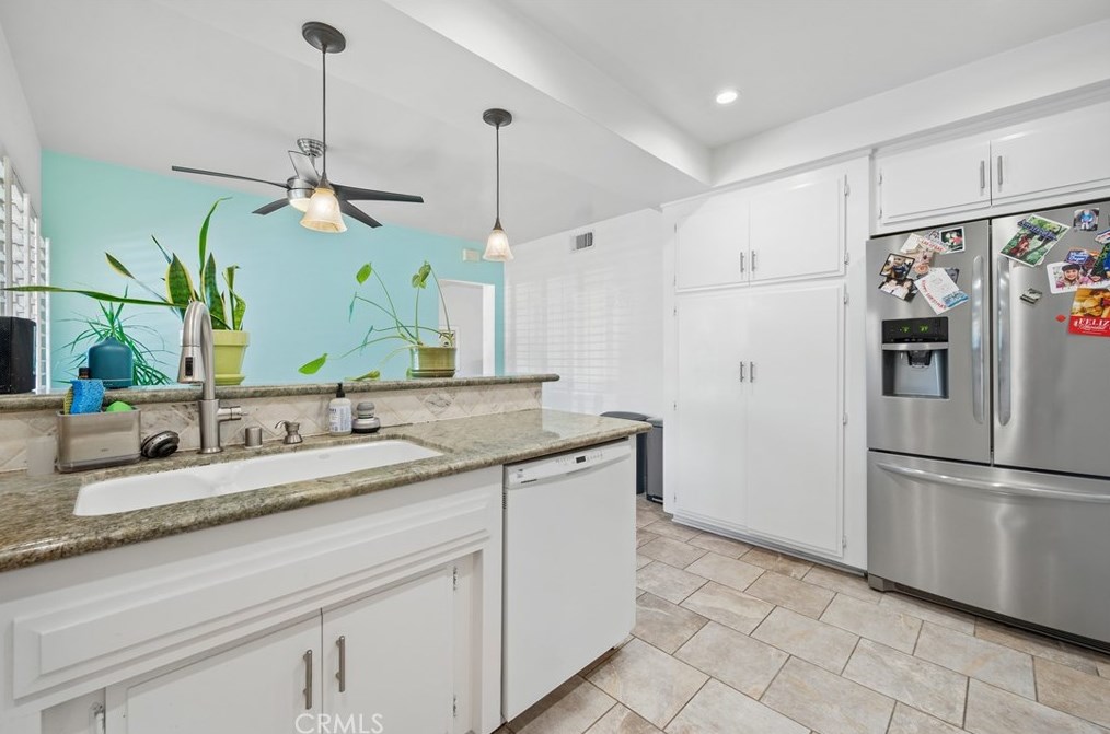 1102 Hendrix Ave, Thousand Oaks CA  91360-3647 exterior