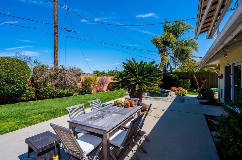 1102 Hendrix Ave, Thousand Oaks CA  91360-3647 exterior