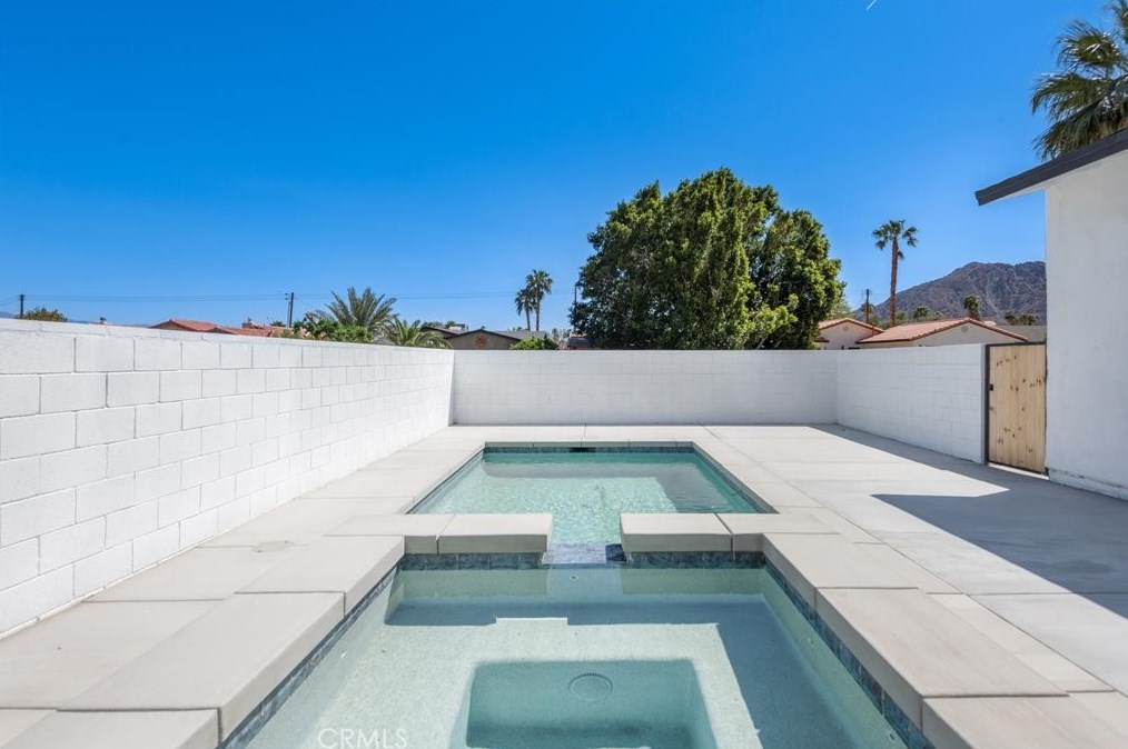 51655 Avenida Diaz, La Quinta CA  92253-3122 exterior
