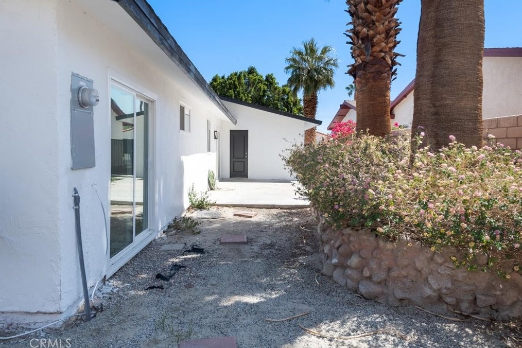 51655 Avenida Diaz, La Quinta CA  92253-3122 exterior