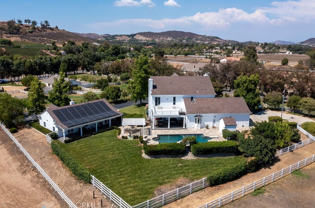 39315 Calle De Suenos, Murrieta CA  92562-7309 exterior