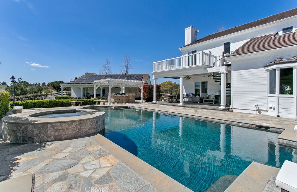 39315 Calle De Suenos, Murrieta CA  92562-7309 exterior