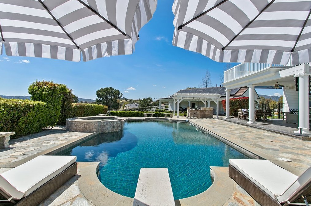 39315 Calle De Suenos, Murrieta CA  92562-7309 exterior