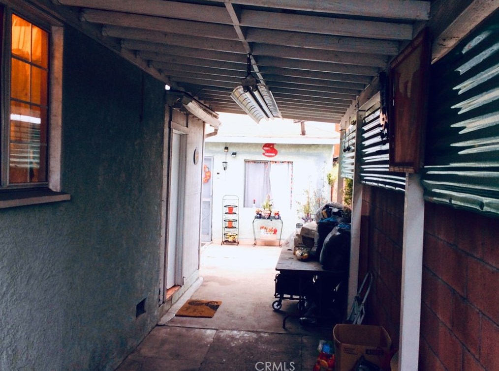6415 Hereford Dr, Los Angeles CA  90022-5425 exterior