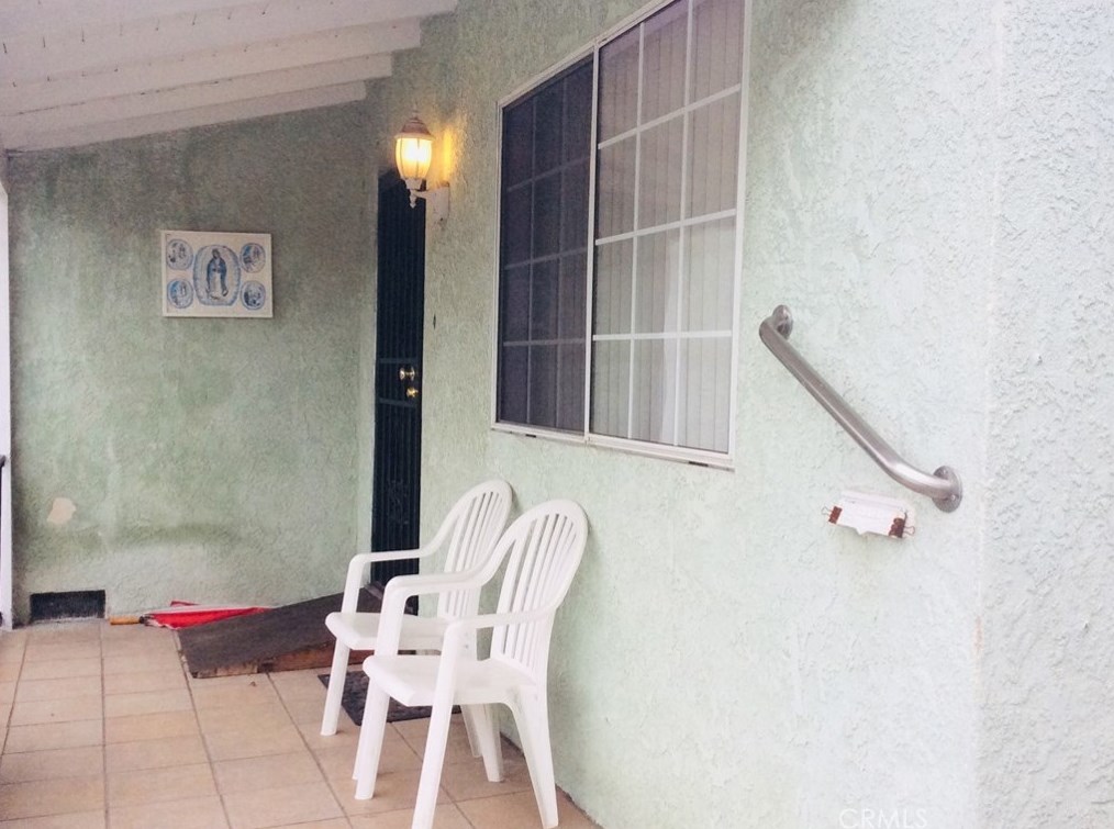 6415 Hereford Dr, Los Angeles CA  90022-5425 exterior