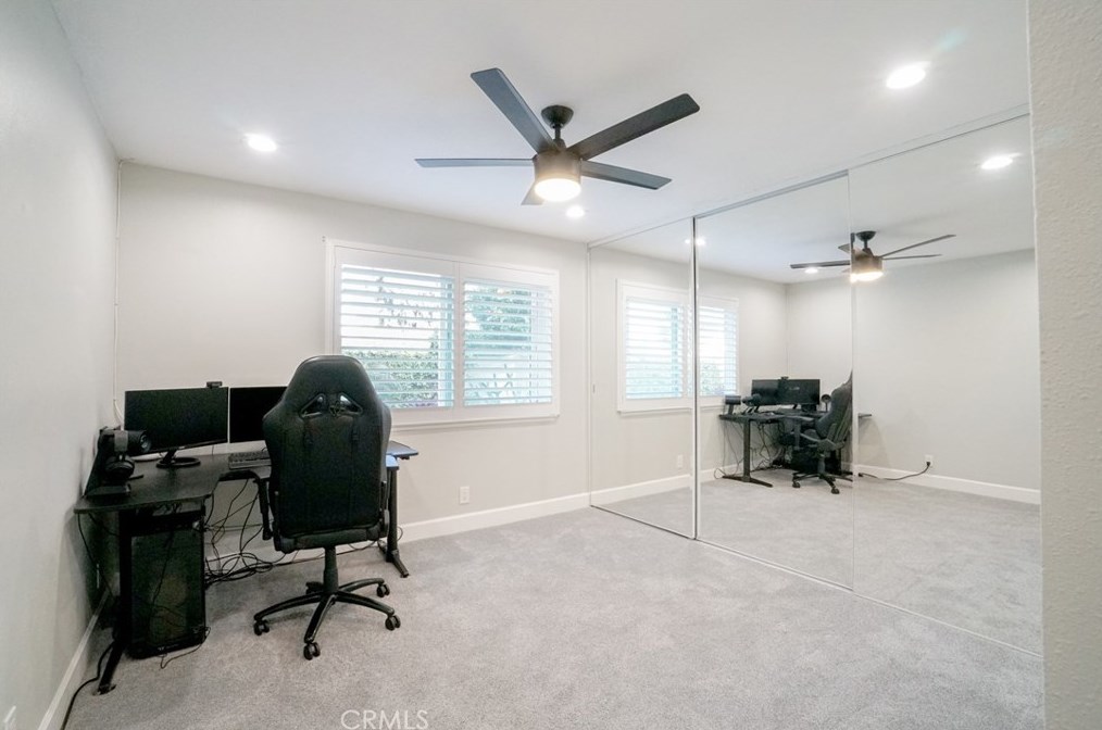 16372 Magellan Ln, Huntington Beach CA  92647-3527 exterior