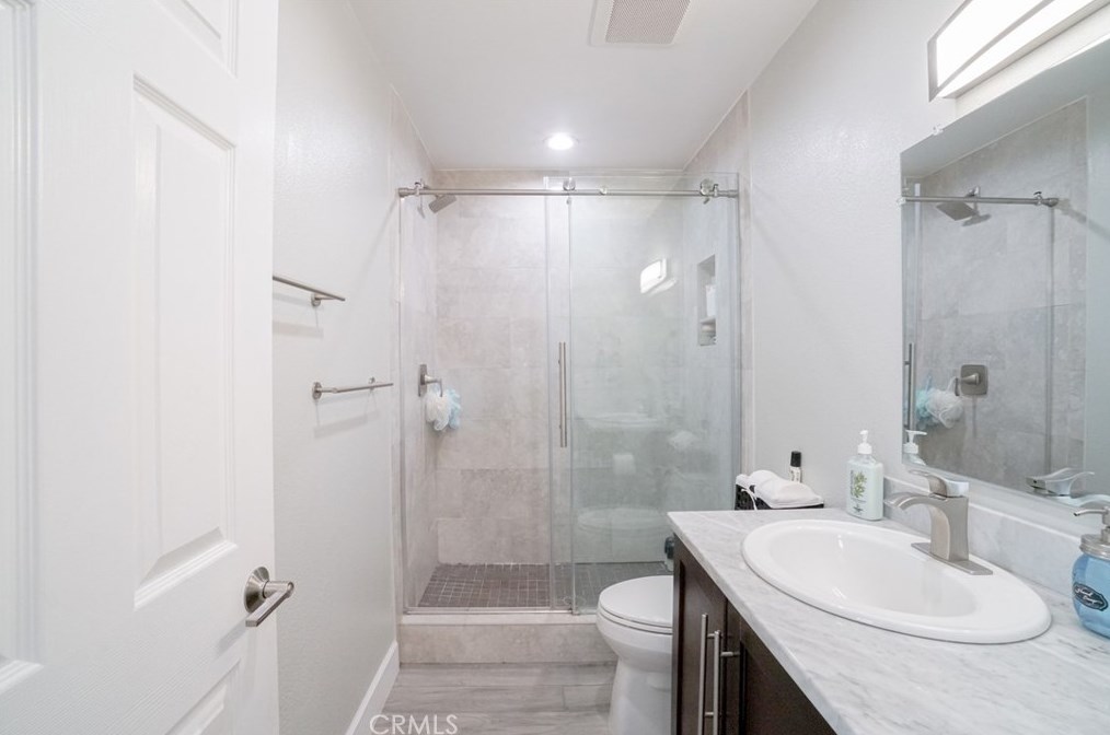 16372 Magellan Ln, Huntington Beach CA  92647-3527 exterior