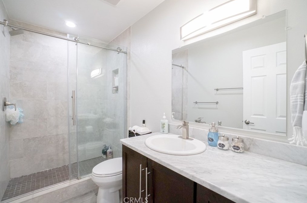 16372 Magellan Ln, Huntington Beach CA  92647-3527 exterior