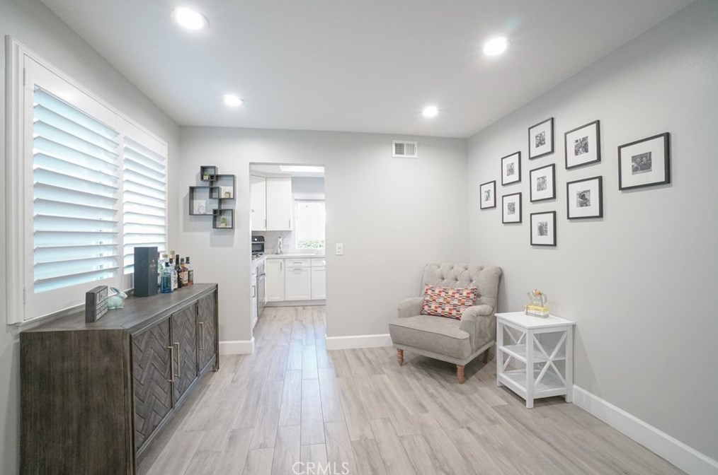 16372 Magellan Ln, Huntington Beach CA  92647-3527 exterior