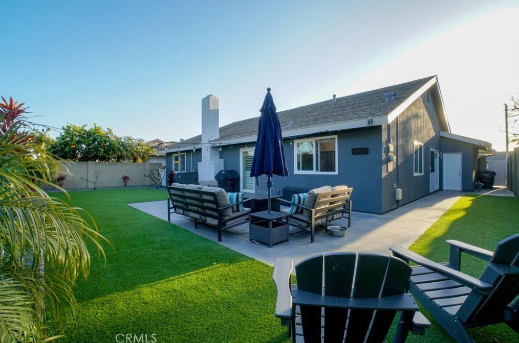 16372 Magellan Ln, Huntington Beach CA  92647-3527 exterior
