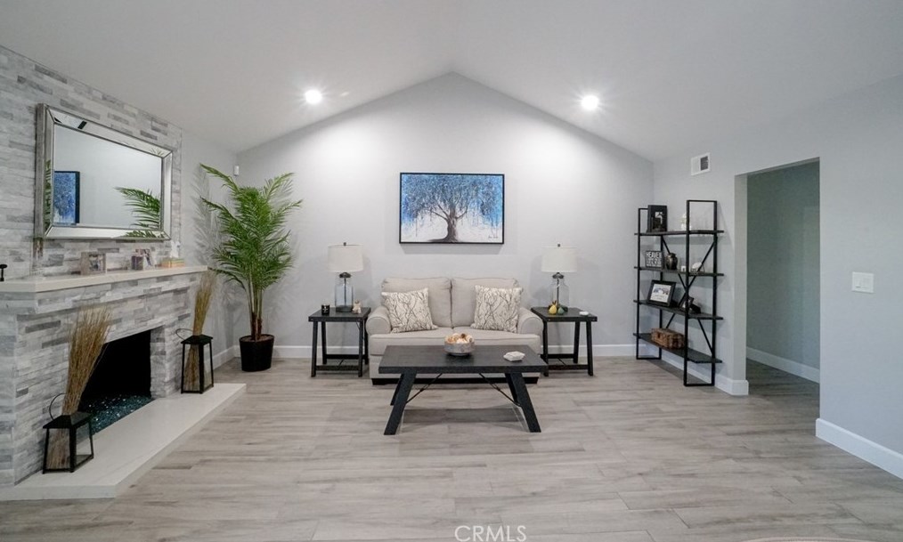 16372 Magellan Ln, Huntington Beach CA  92647-3527 exterior
