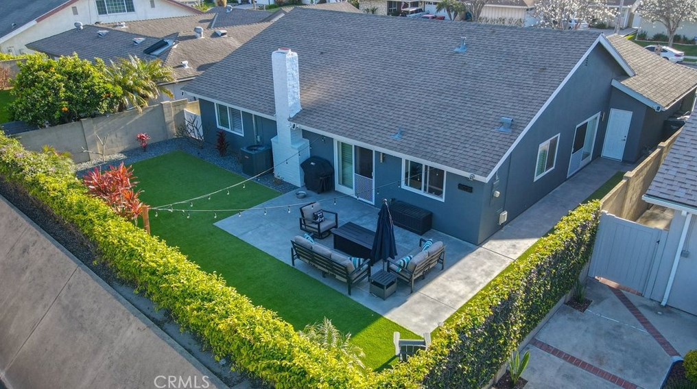 16372 Magellan Ln, Huntington Beach CA  92647-3527 exterior