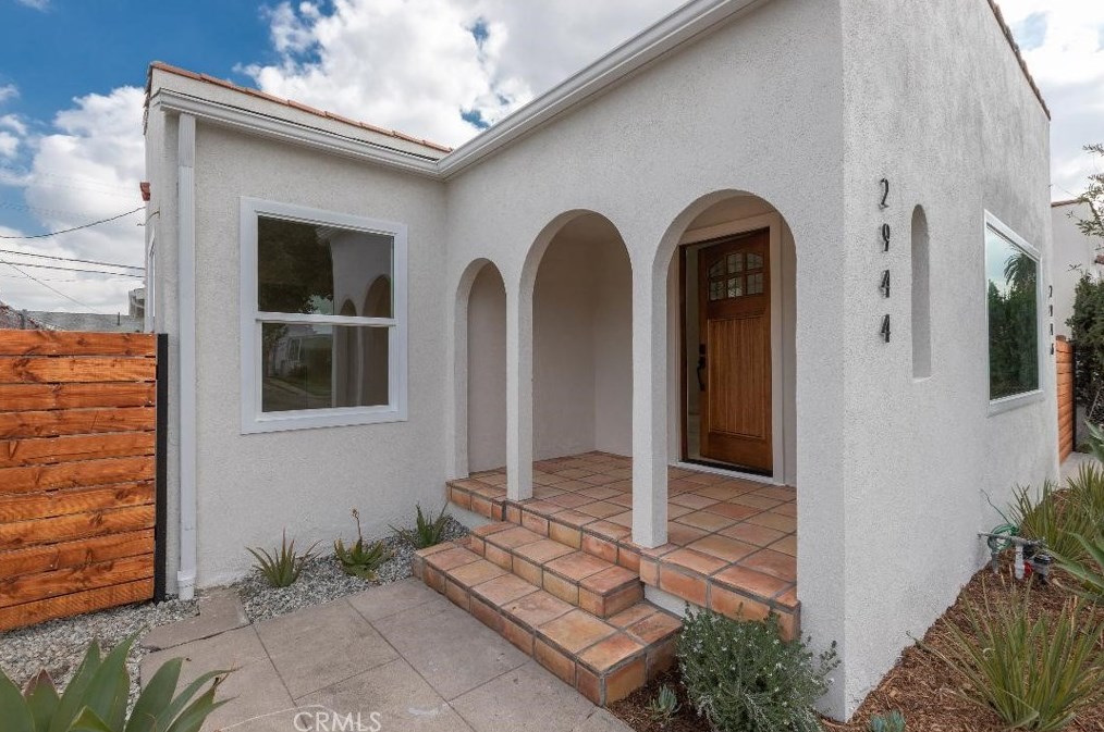2944 Norton Ave, Los Angeles CA  90018-2850 exterior