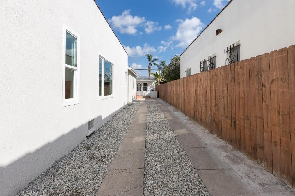 2944 Norton Ave, Los Angeles CA  90018-2850 exterior