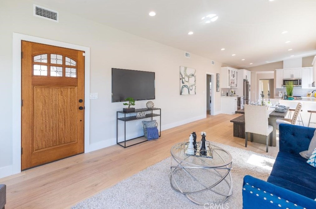 2944 Norton Ave, Los Angeles CA  90018-2850 exterior