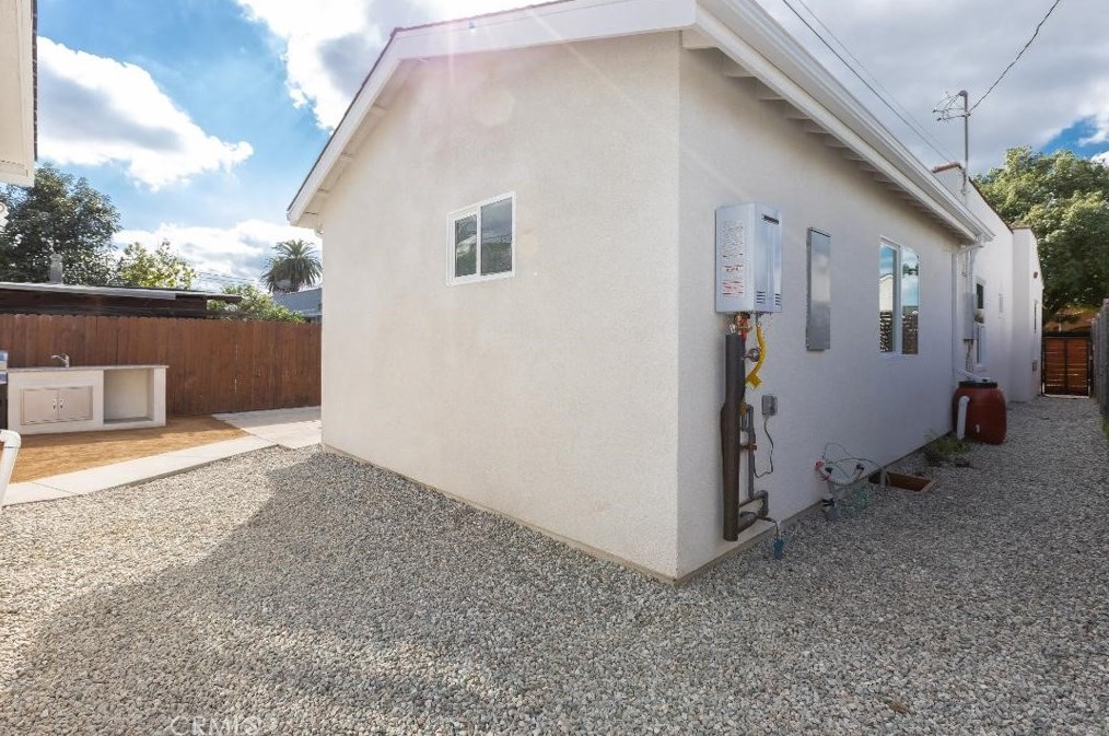 2944 Norton Ave, Los Angeles CA  90018-2850 exterior