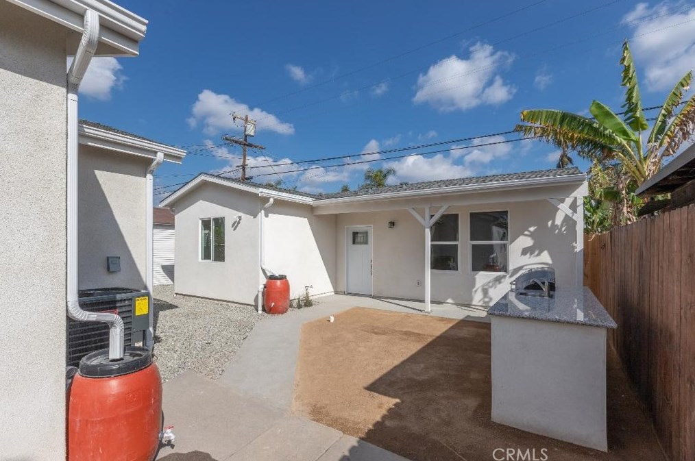 2944 Norton Ave, Los Angeles CA  90018-2850 exterior
