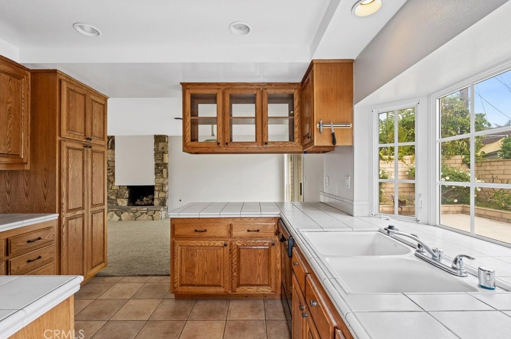 9432 Tiki Cir, Huntington Beach CA  92646-8349 exterior