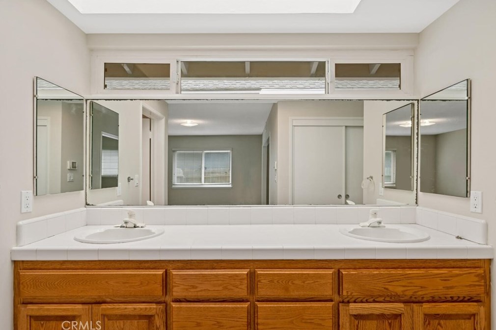 9432 Tiki Cir, Huntington Beach CA  92646-8349 exterior