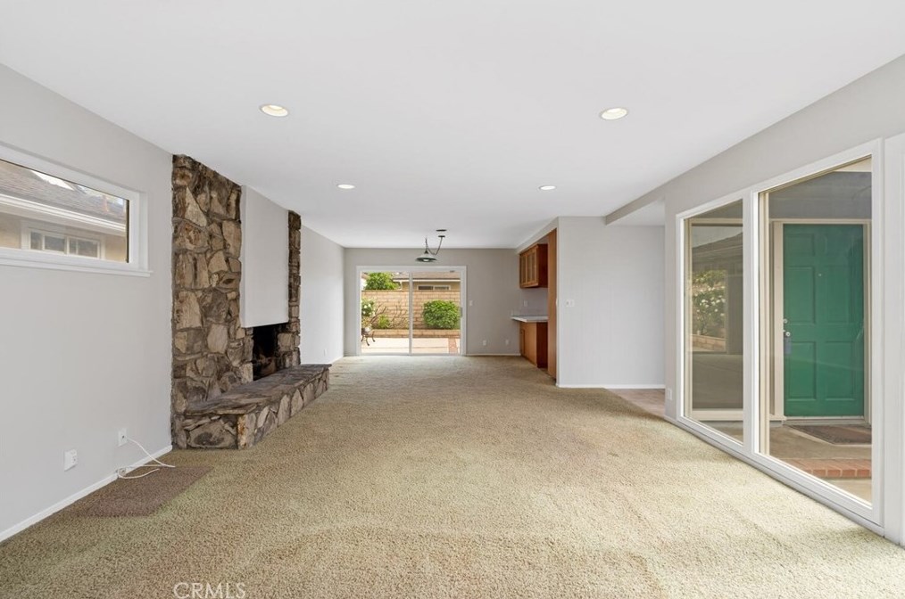 9432 Tiki Cir, Huntington Beach CA  92646-8349 exterior