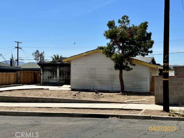 1100 Navajo St, Barstow CA  92311-4046 exterior