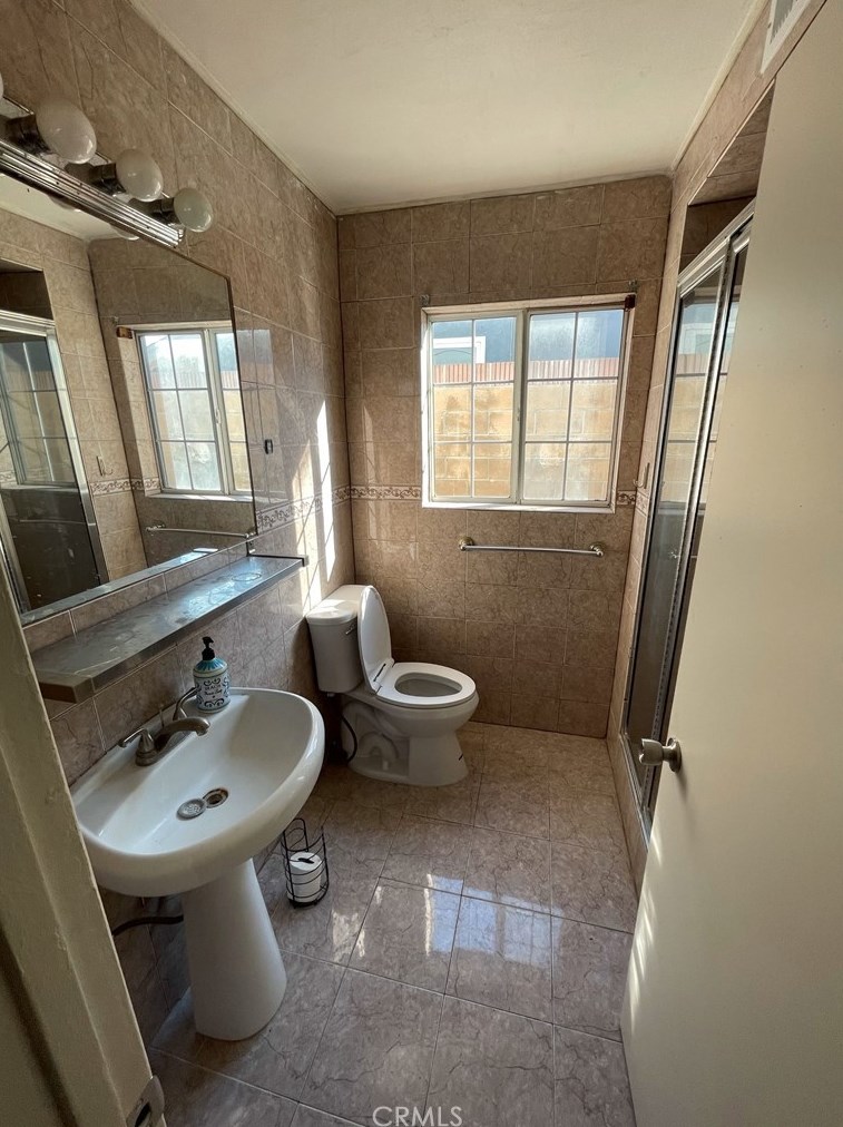 1847 Abbottson St, Long Beach CA  90746-2901 exterior