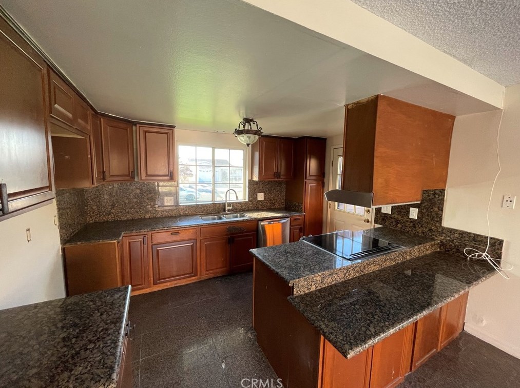 1847 Abbottson St, Long Beach CA  90746-2901 exterior