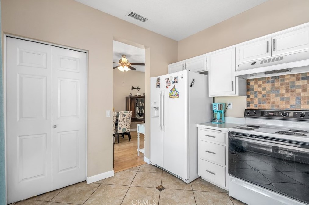 11690 Oak St, Apple Valley CA  92308-4959 exterior