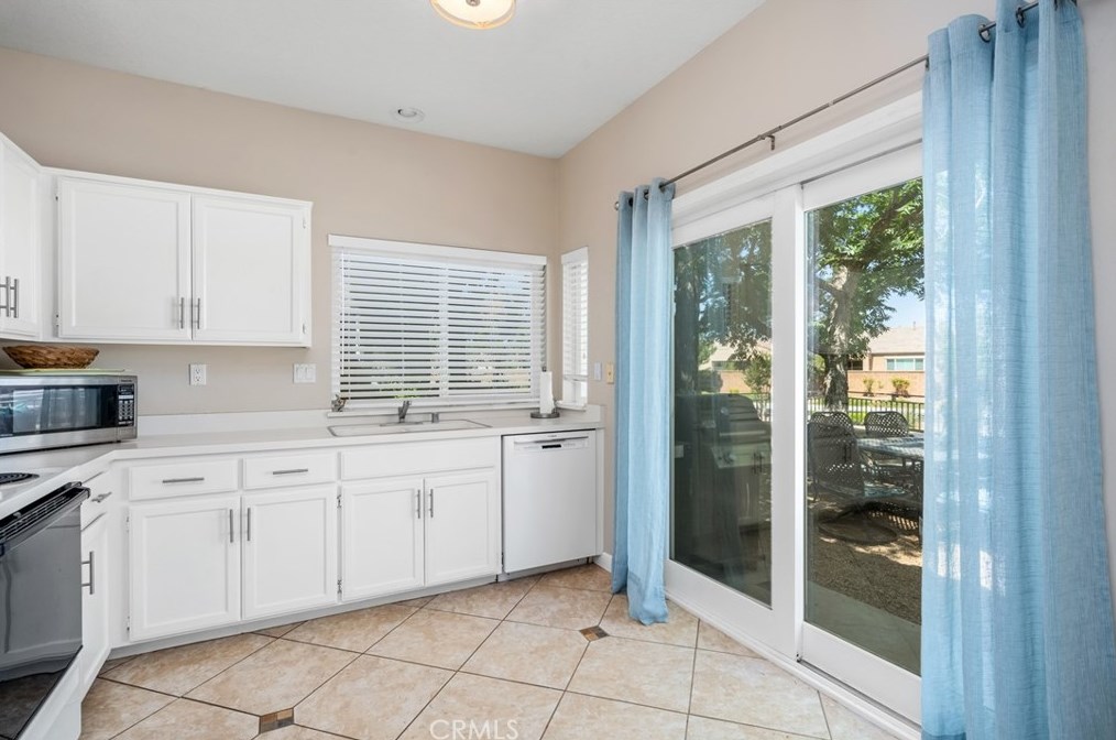 11690 Oak St, Apple Valley CA  92308-4959 exterior