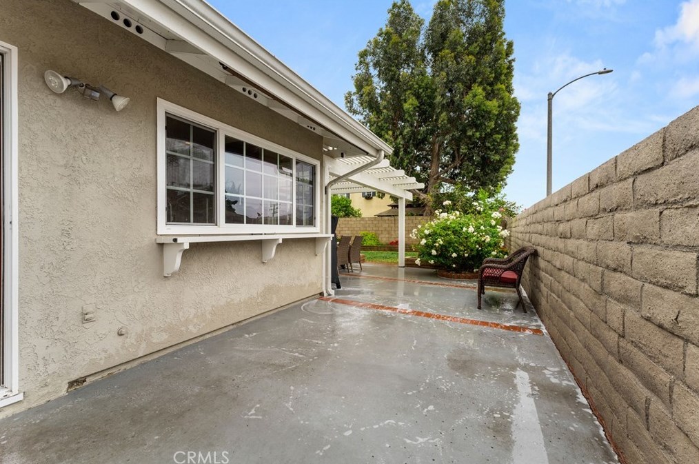 6532 Kilda Cir, Huntington Beach CA  92647-5625 exterior