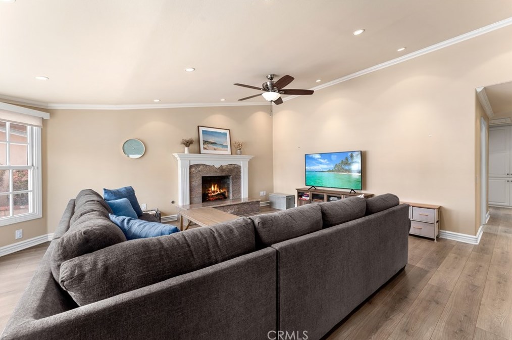 6532 Kilda Cir, Huntington Beach CA  92647-5625 exterior