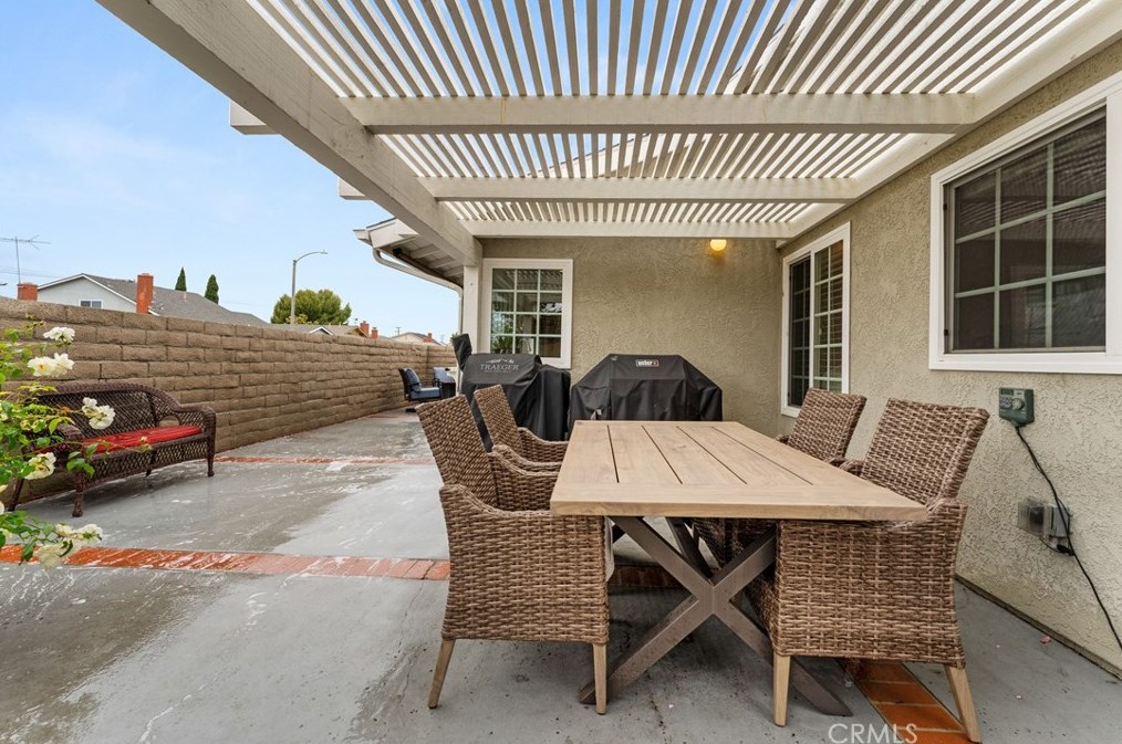 6532 Kilda Cir, Huntington Beach CA  92647-5625 exterior