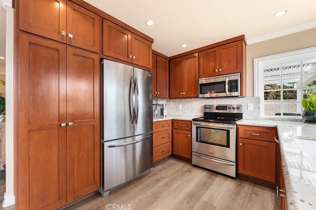 6532 Kilda Cir, Huntington Beach CA  92647-5625 exterior