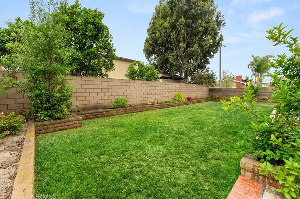 6532 Kilda Cir, Huntington Beach CA  92647-5625 exterior
